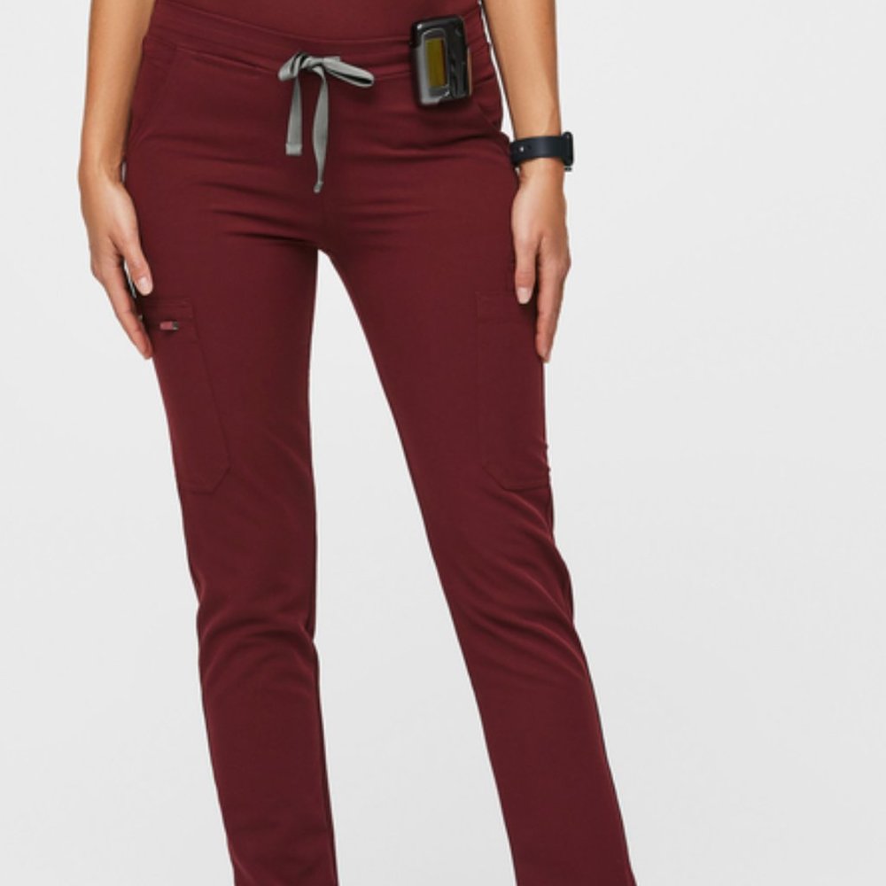Figs Women's Red Yola Skinny Fit Straight Leg Scrub Pants Size XXL 2XL Petite